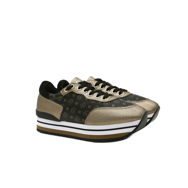Sneakers Photo 2