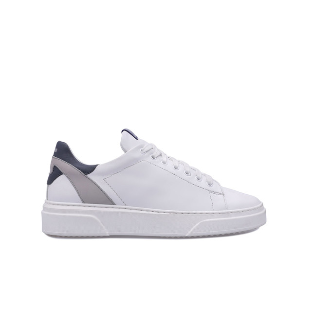 Sneakers Photo 1