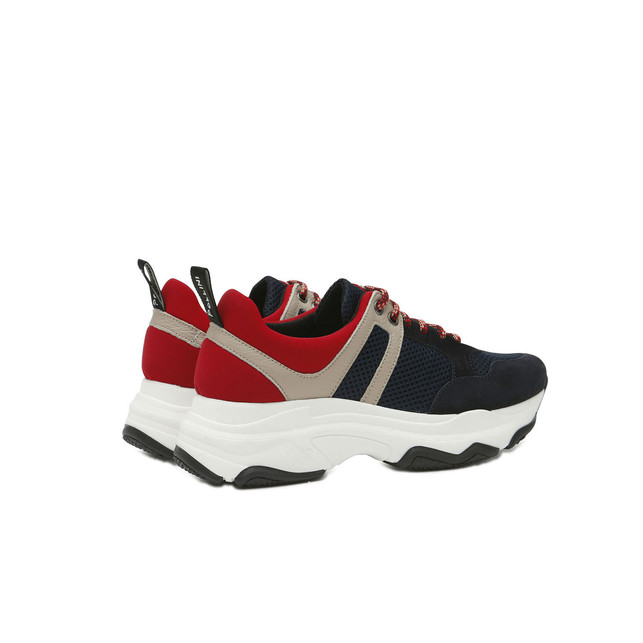 Sneakers Photo 3