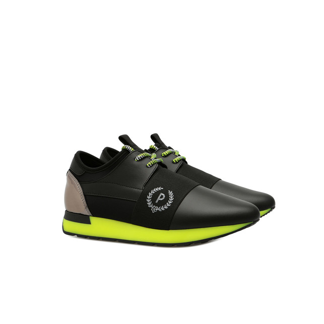 Sneakers Photo 2