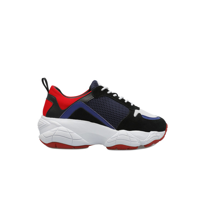 Sneakers Photo 1