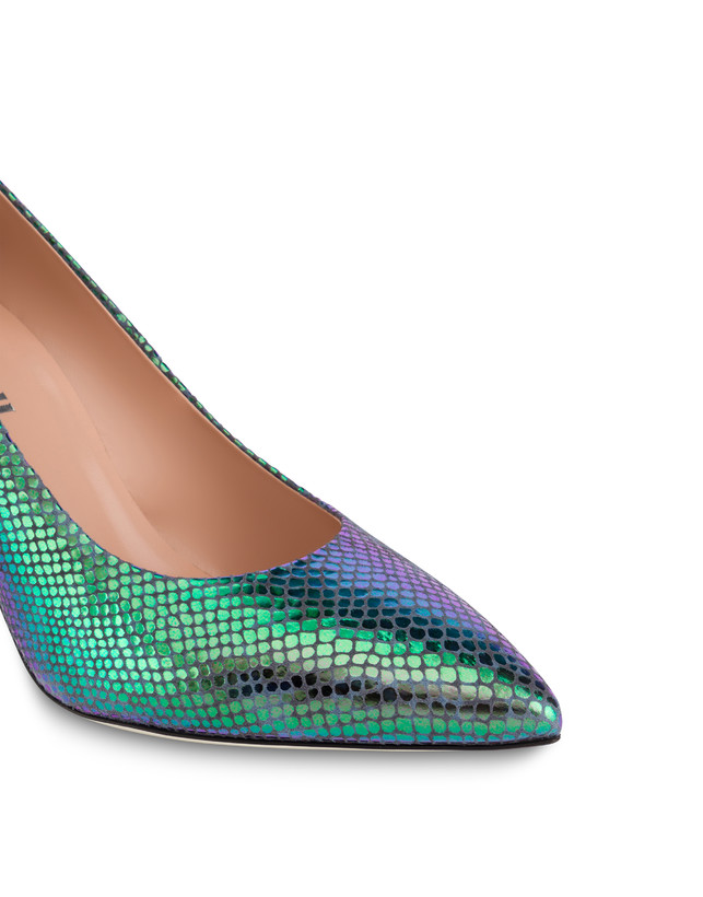 Annabelle décolleté with iridescent python print Photo 4