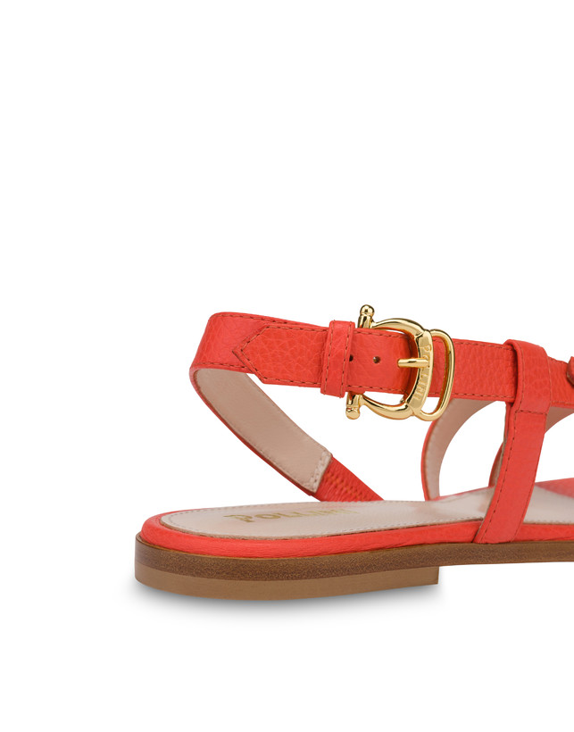 Buckle Notes flat sandals in patent leather Photo 5