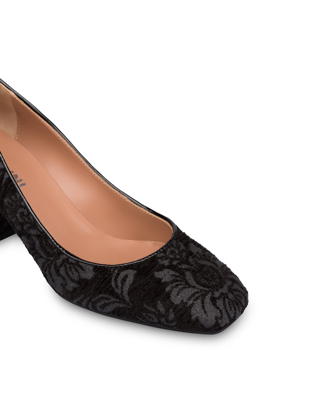 Orient's Allure damask pumps Photo 4