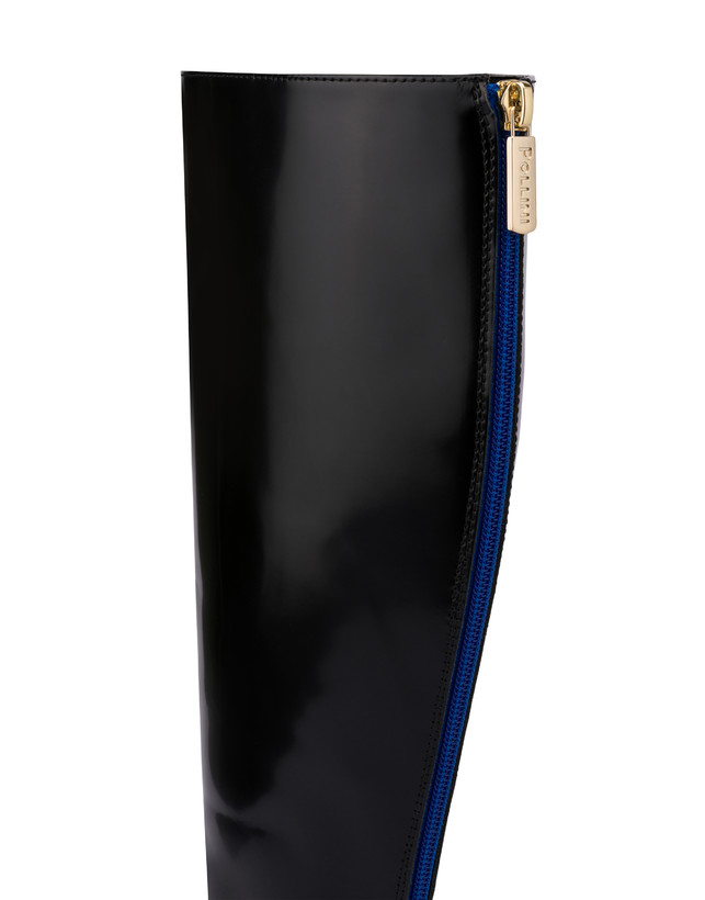 Unexpected Color abrasive calfskin boot Photo 4
