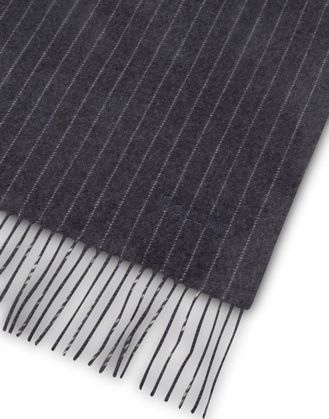 Pinstripe wool scarf Photo 3