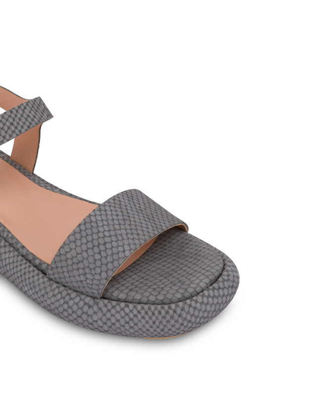 Floating flatform sandals with python print Photo 4