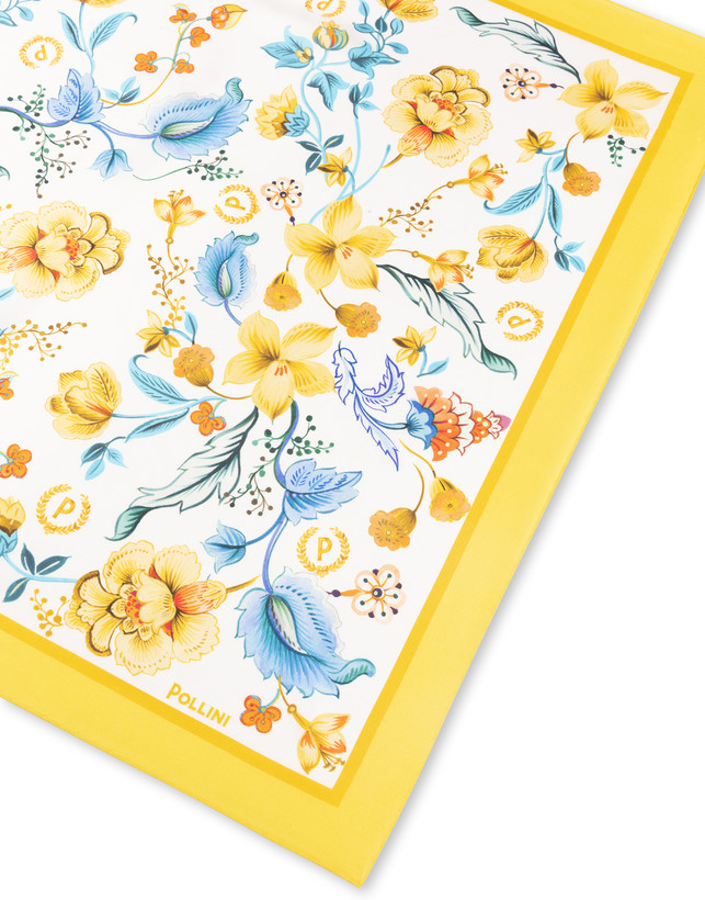 Foulard In Seta Con Stampa floreale su fondo bianco Photo 3
