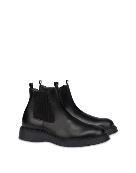 James Chelsea Boot In Calfskin Black