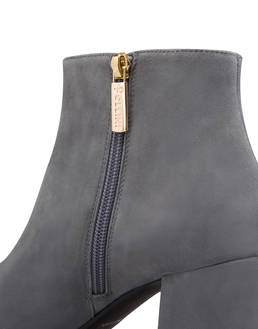 Sloane Square suede ankle boots Photo 4