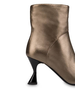 Soft Snowing laminated ankle boots Photo 5