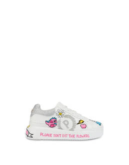 Sneakers with 'Please don't eat the flowers' written Photo 1