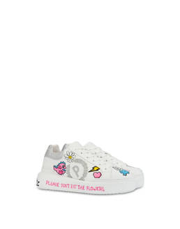 Sneakers with 'Please don't eat the flowers' written Photo 2