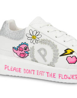 Sneakers with 'Please don't eat the flowers' written Photo 4
