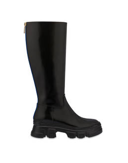 Unexpected Color abrasive calfskin boot Photo 1