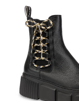 Wet Look chelsea boot in calfskin with multicolor laces Photo 4